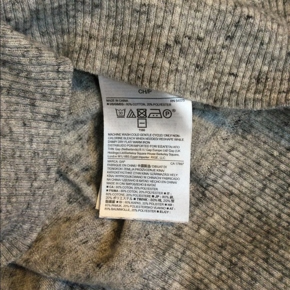 Oversized V-Neck Sweater - Picture 5 of 5